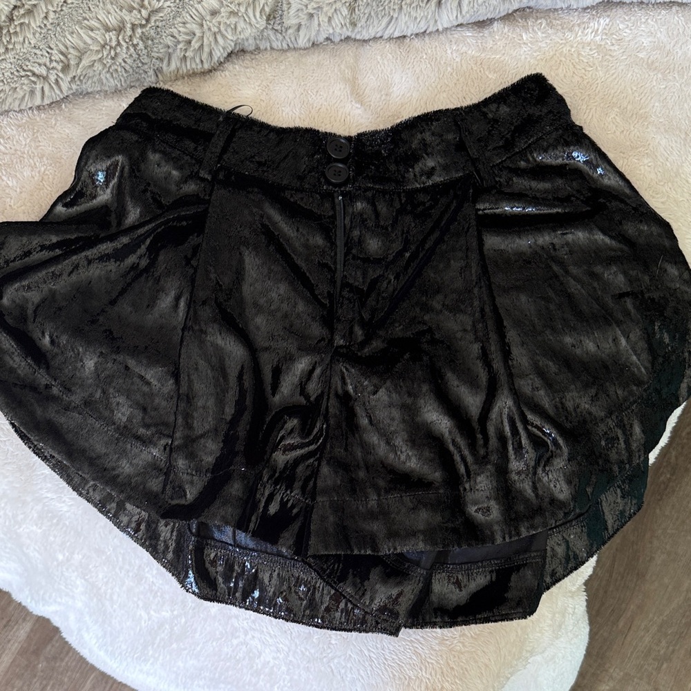 LOOK THIS WAY SHINE SHORT M